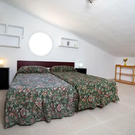 Noemi Villa *