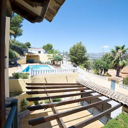 Noemi Villa *